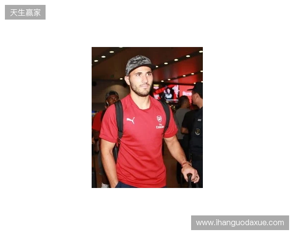 英超官方晒出图片:阿森纳U15全员抵达北京 英超官方晒出图片:阿森纳U15全员抵达北京